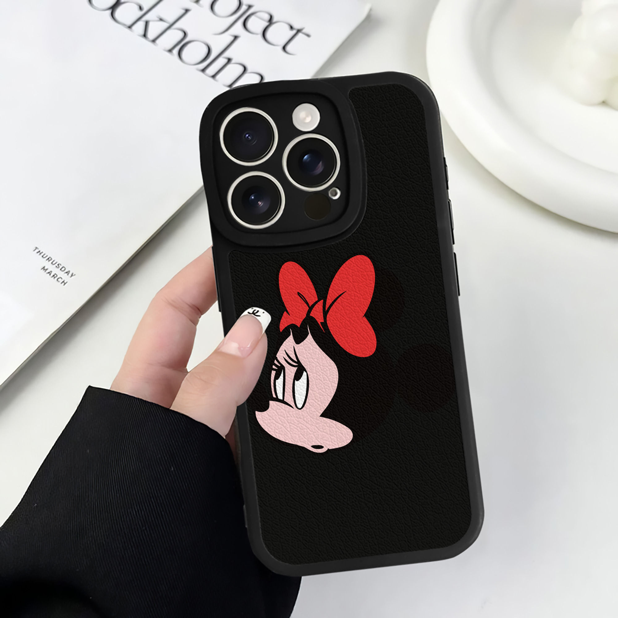 （画像用） ミッキーマウス Mickey Mouse 【iPhone 16シリーズ対応】シリコンスマホケース（レザー調） 材質：シリコン